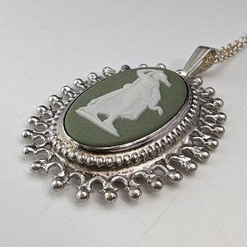 1978 British Vintage Wedgwood Sterling Silver & Green Jasper Pendant Necklace